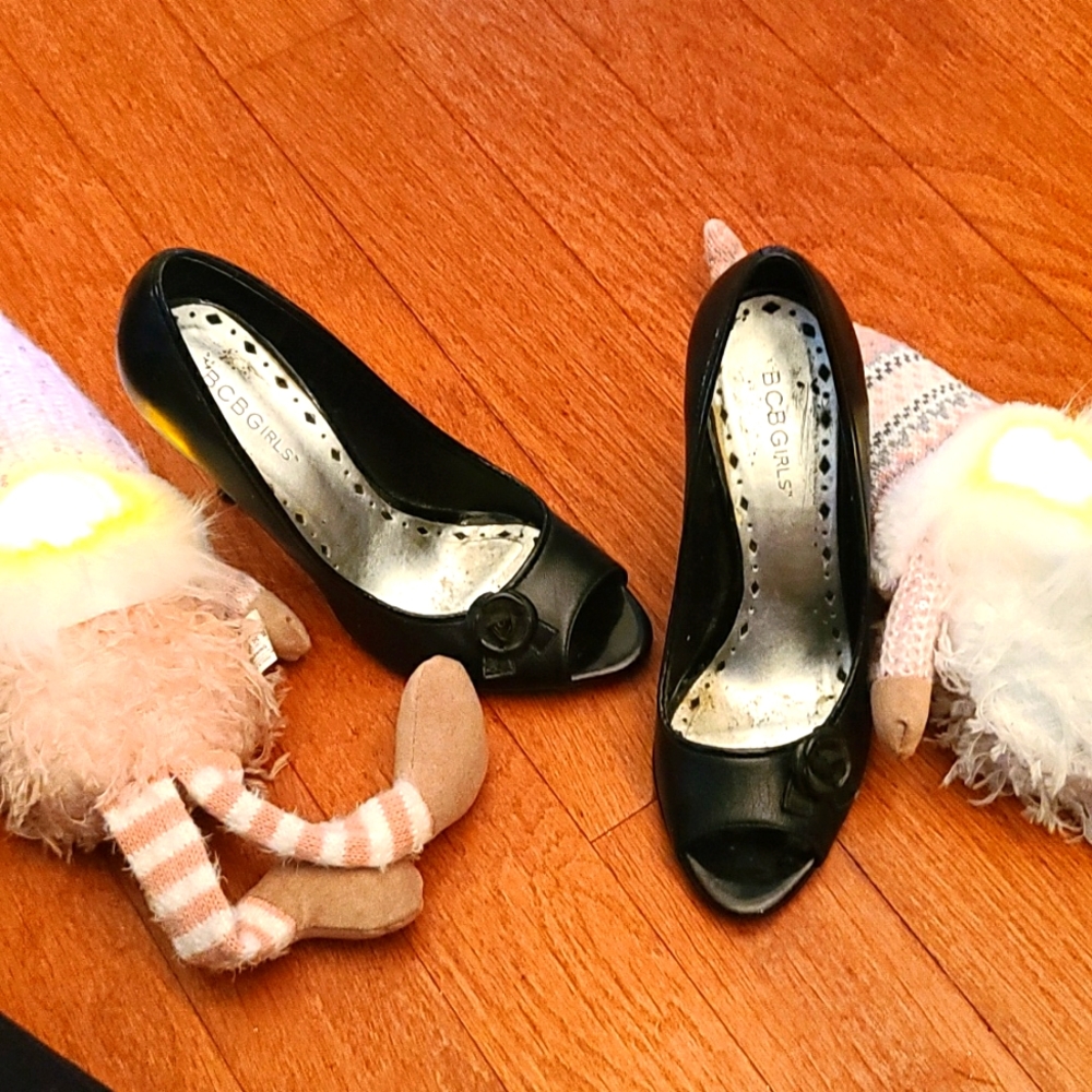 Clearance!! Perfect little Black Shoe By BCBGirls Size 7